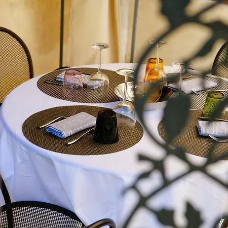 Les Jardins D'anglise Hotel